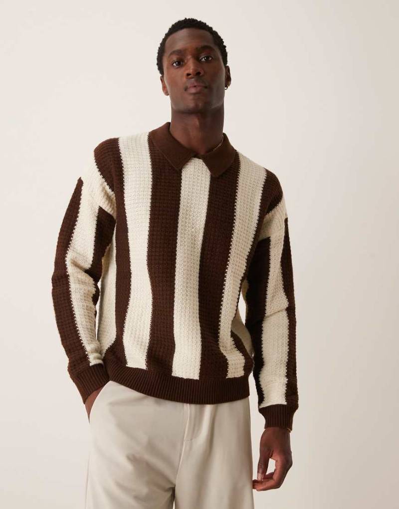 ASOS DESIGN - Strickpullover in gestreiftem Braun mit Polokragen und lockerem, kastigem Schnitt von ASOS DESIGN