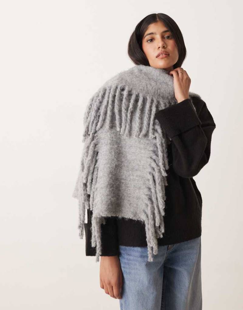 ASOS DESIGN - Strickschal aus Wollmischung in Grau mit Fransen-Bunt von ASOS DESIGN