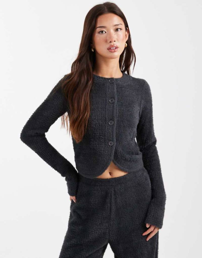 ASOS DESIGN - Strukturierte, flauschige, langärmlige Strickjacke in Grau, Kombiteil von ASOS DESIGN