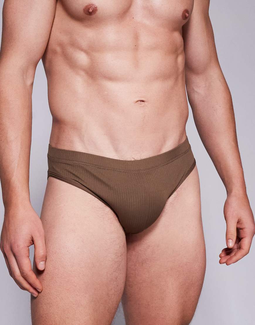 ASOS DESIGN - Strukturierte Badehose in Braun von ASOS DESIGN