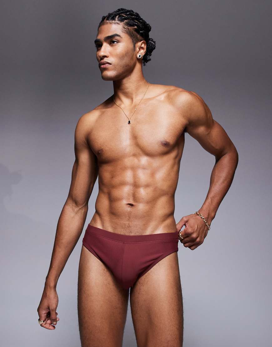 ASOS DESIGN - Strukturierte Badehose in Burgunderrot ASOS DESIGN - Strukturierte Badehose in Burgunderrot von ASOS DESIGN