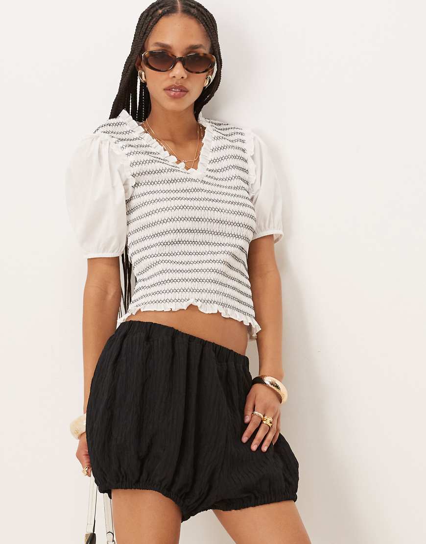 ASOS DESIGN - Strukturierte Bloomer-Shorts in Schwarz mit Streifen ASOS DESIGN - Strukturierte Bloomer-Shorts in Schwarz mit Streifen von ASOS DESIGN