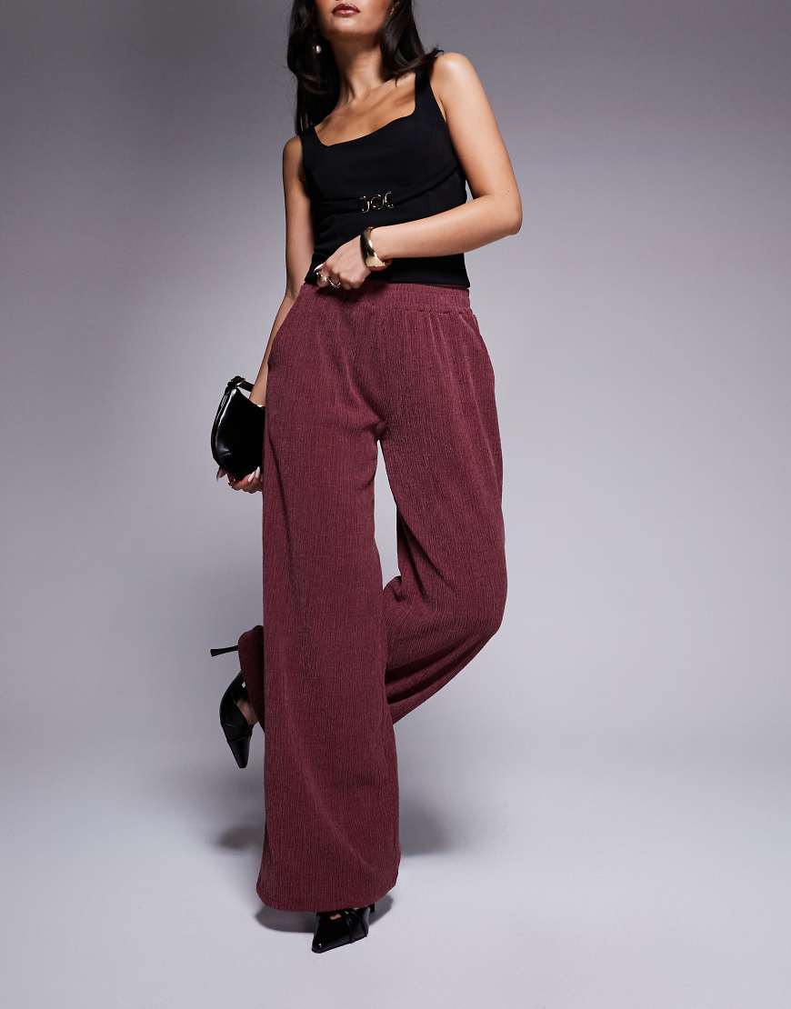 ASOS DESIGN - Strukturierte Hose in Burgunderrot mit weitem Bein ASOS DESIGN - Strukturierte Hose in Burgunderrot mit weitem Bein von ASOS DESIGN
