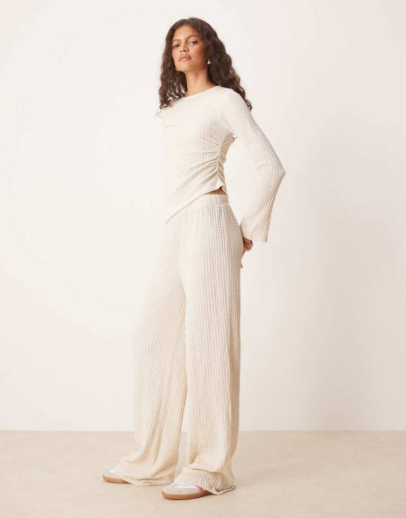 ASOS DESIGN - Strukturierte Hose in Creme mit weitem Bein, Kombiteil-Weiß von ASOS DESIGN