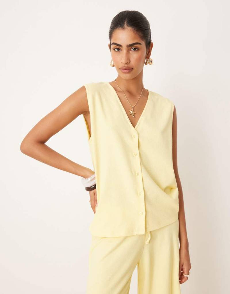 ASOS DESIGN - Strukturierte Oversize-Strickweste in Buttermlichgelb von ASOS DESIGN