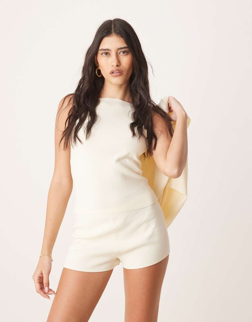 ASOS DESIGN - Strukturierte Shorts aus Strick in Buttermilch, Kombiteil-Gelb ASOS DESIGN - Strukturierte Shorts aus Strick in Buttermilch, Kombiteil-Gelb von ASOS DESIGN