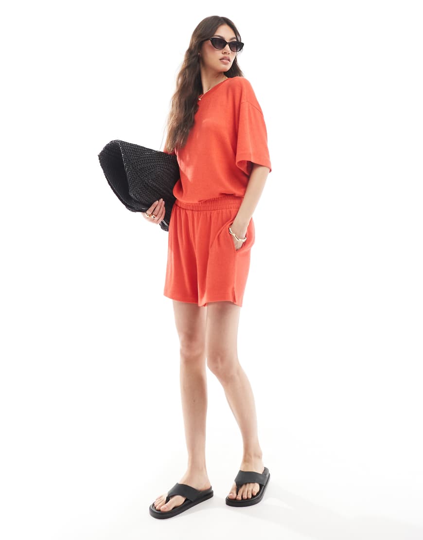 ASOS DESIGN - Strukturierte Strick-Shorts in Rot, Kombiteil ASOS DESIGN - Strukturierte Strick-Shorts in Rot, Kombiteil von ASOS DESIGN
