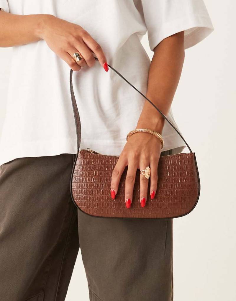 ASOS DESIGN - Strukturierte Umhängetasche mit Aalleder-Optik in Braun von ASOS DESIGN