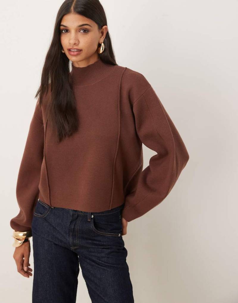 ASOS DESIGN - Strukturierter, kastiger Pullover aus kompaktem Strick in Mokkabraun mit Stehkragen-Brown von ASOS DESIGN