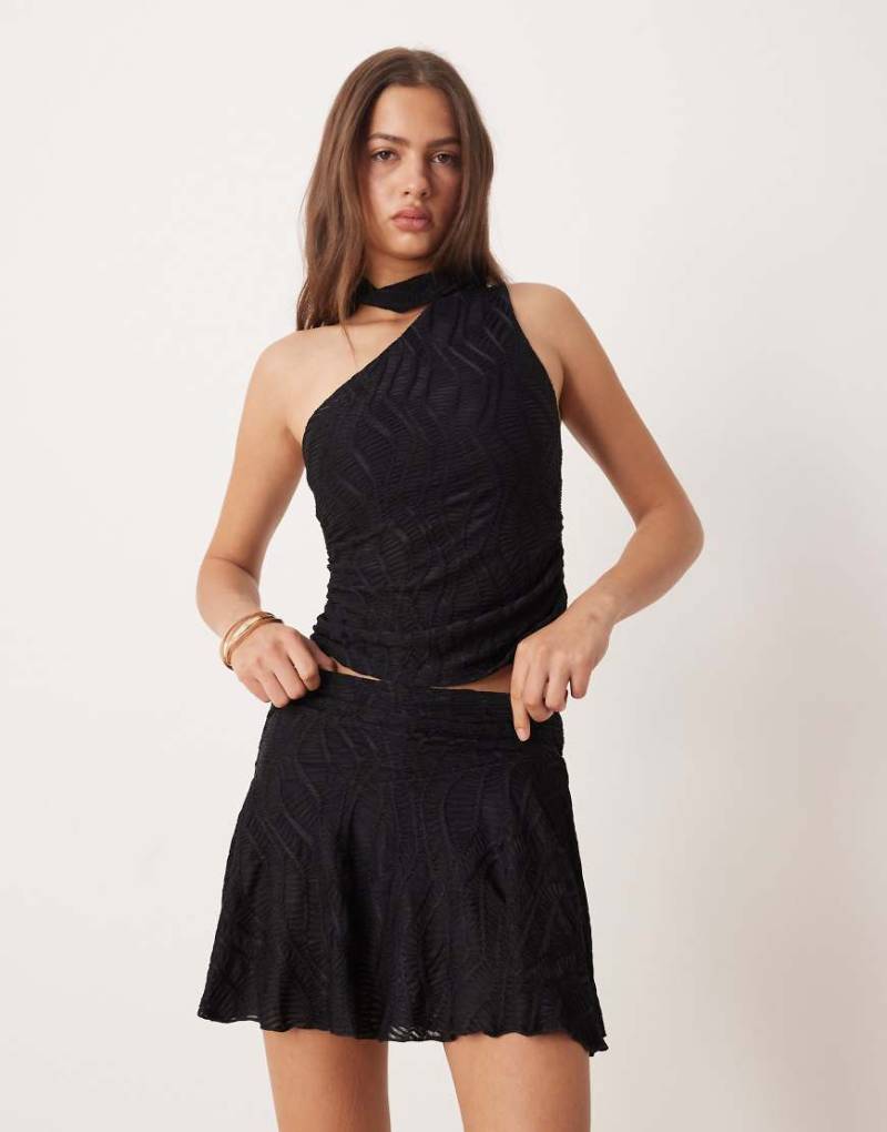 ASOS DESIGN - Strukturierter, schwingender Minirock in Schwarz mit gerafftem Bund, Kombiteil von ASOS DESIGN