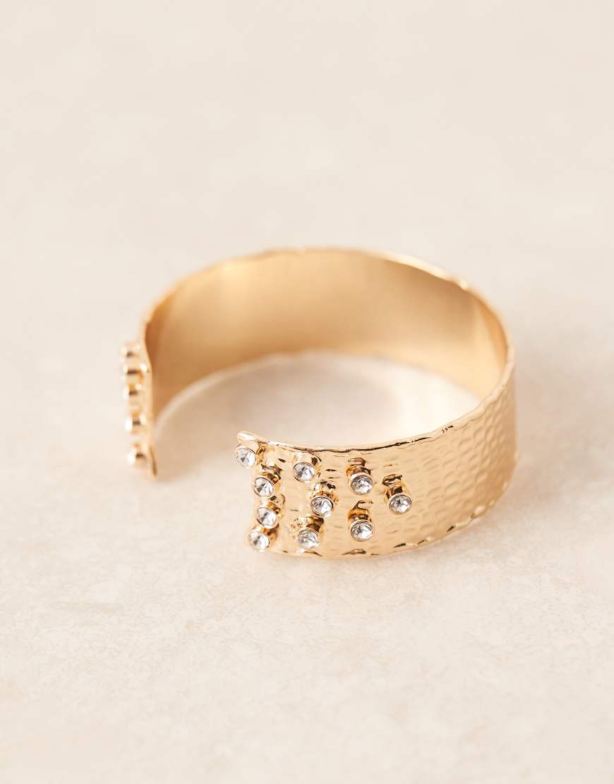 ASOS DESIGN - Strukturierter Armreif in Gold-Optik mit geschmolzenem Design und Strassdetails-Goldfarben von ASOS DESIGN