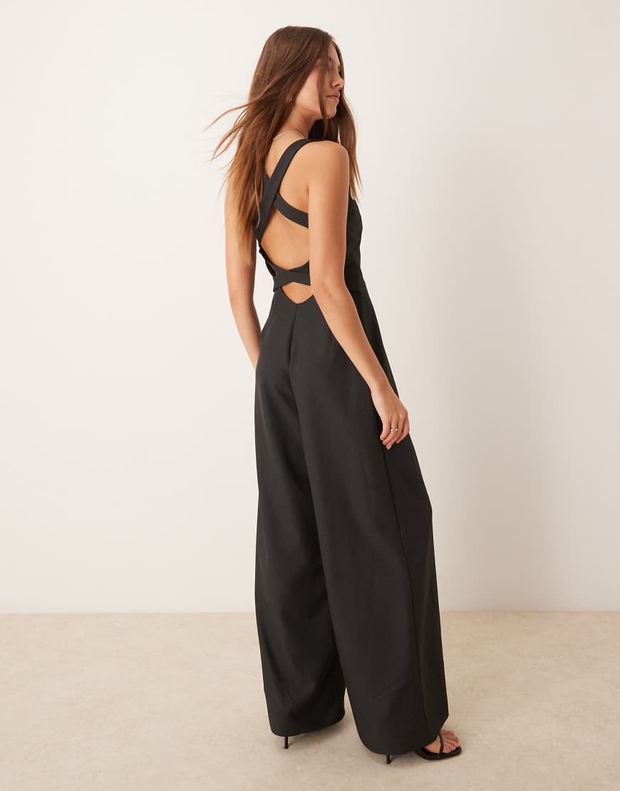 ASOS DESIGN - Strukturierter Jumpsuit in Anthrazit mit eckigem Ausschnitt und überkreuztem Design hinten-Grau von ASOS DESIGN