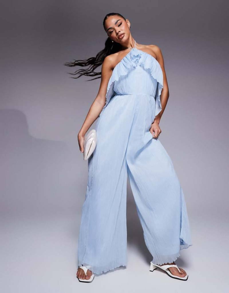 ASOS DESIGN - Strukturierter Neckholder-Jumpsuit in Hellblau mit weitem Bein und Rüschen von ASOS DESIGN