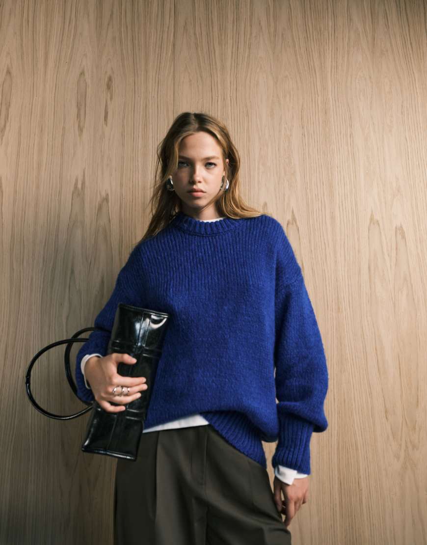 ASOS DESIGN - Strukturierter Oversize-Pullover in Kobaltblau mit Rundhalsausschnitt von ASOS DESIGN