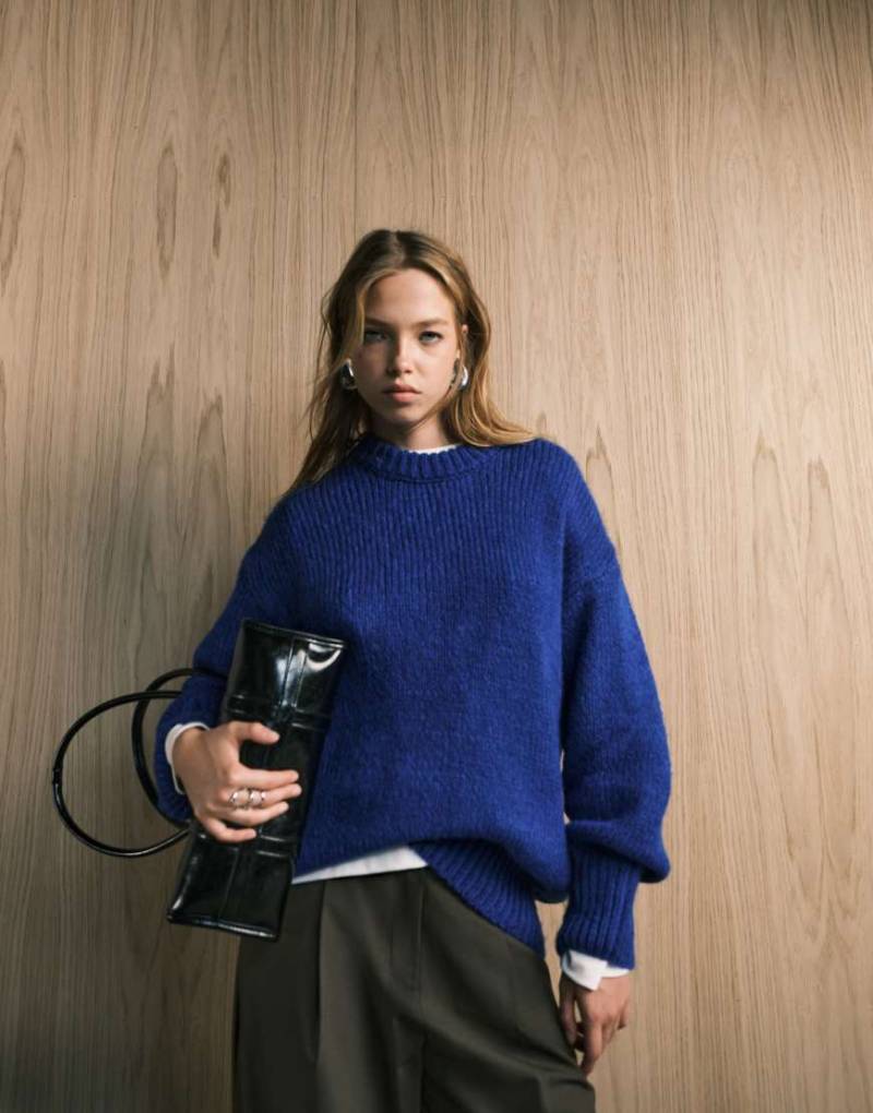 ASOS DESIGN - Strukturierter Oversize-Pullover in Kobaltblau mit Rundhalsausschnitt von ASOS DESIGN