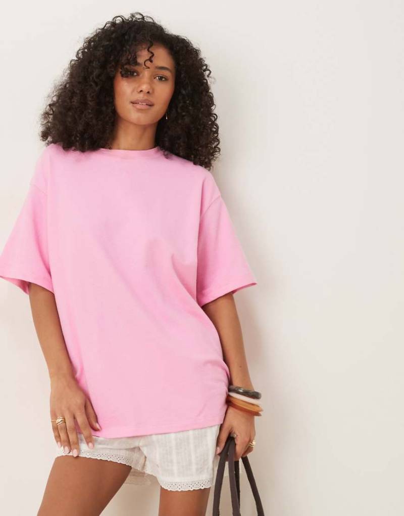 ASOS DESIGN - Strukturiertes, gestricktes Oversize-T-Shirt in Rosa von ASOS DESIGN