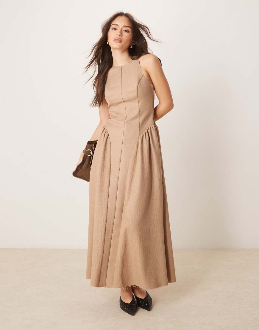 ASOS DESIGN - Strukturiertes, verstärktes Midikleid in Steinbeige mit Rückenausschnitt-Neutral von ASOS DESIGN