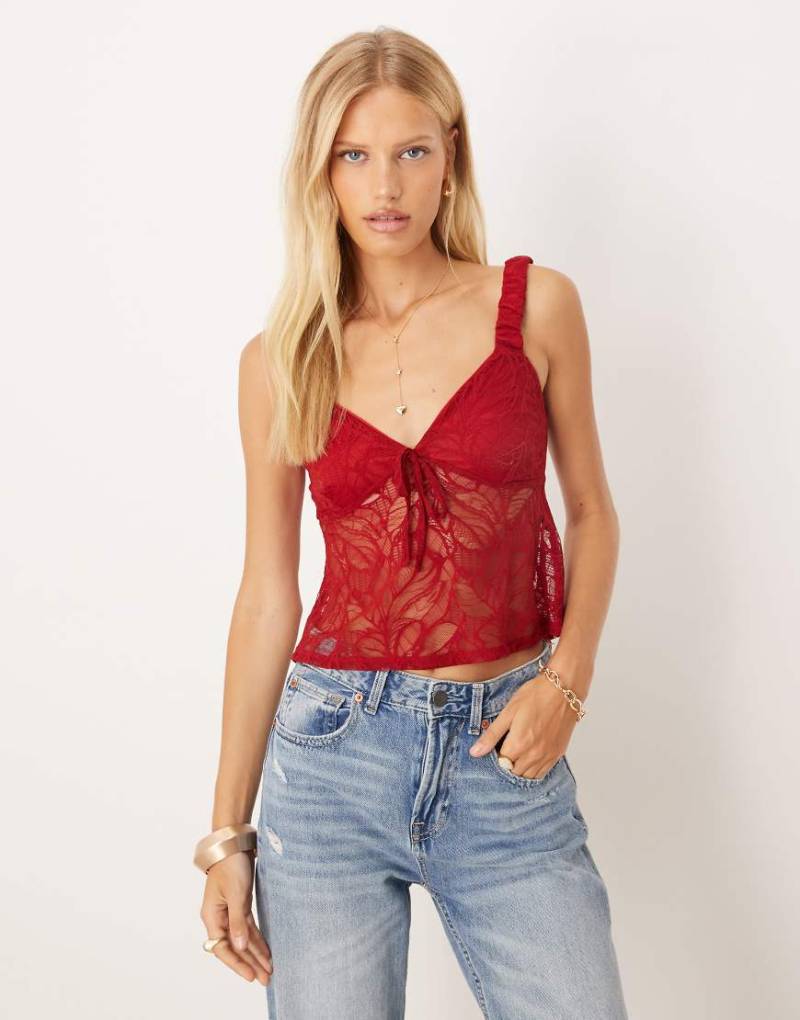 ASOS DESIGN - Strukturiertes Camisole-Top aus Spitze in Rot von ASOS DESIGN