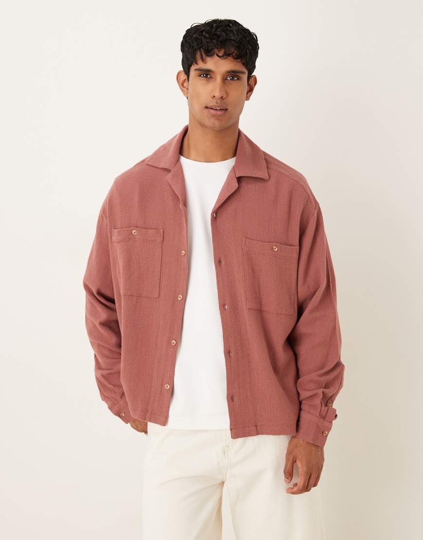 ASOS DESIGN - Kastiges, strukturiertes Oversize-Hemd in Rostrot-Braun ASOS DESIGN - Kastiges, strukturiertes Oversize-Hemd in Rostrot-Braun von ASOS DESIGN