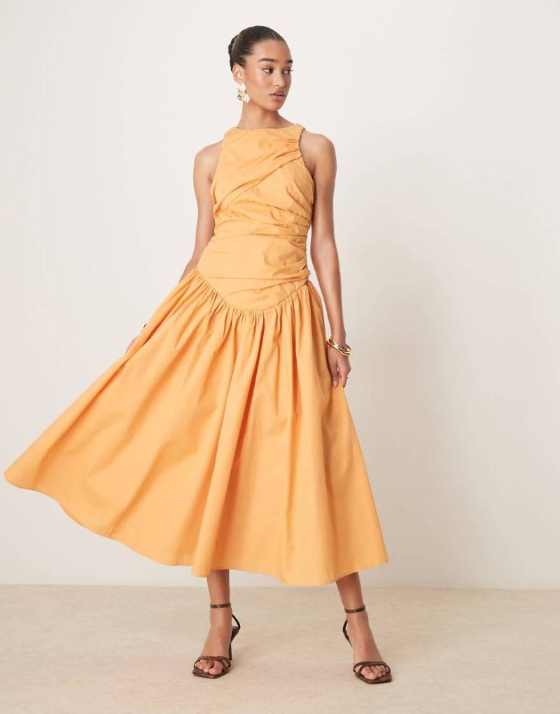 ASOS DESIGN - Strukturiertes Maxikleid in Apricot mit Raffung und weitem Rock-Orange von ASOS DESIGN