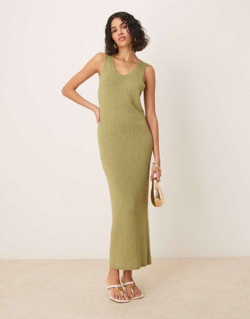 ASOS DESIGN - Strukturiertes Midaxi-Strickkleid in Grün mit U-Ausschnitt von ASOS DESIGN