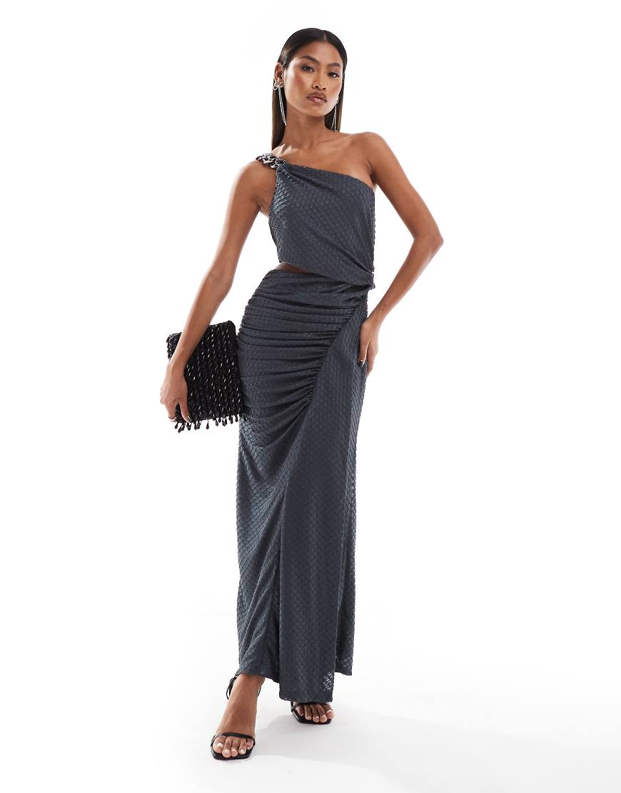 ASOS DESIGN - Strukturiertes Midikleid in Anthrazit mit One-Shoulder-Kettenträger in Silber-Grau ASOS DESIGN - Strukturiertes Midikleid in Anthrazit mit One-Shoulder-Kettenträger in Silber-Grau von ASOS DESIGN