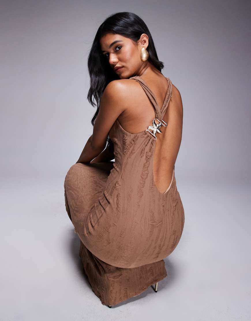 ASOS DESIGN - Strukturiertes Midikleid in Braun mit tiefem Ausschnitt und Sterndetail ASOS DESIGN - Strukturiertes Midikleid in Braun mit tiefem Ausschnitt und Sterndetail von ASOS DESIGN