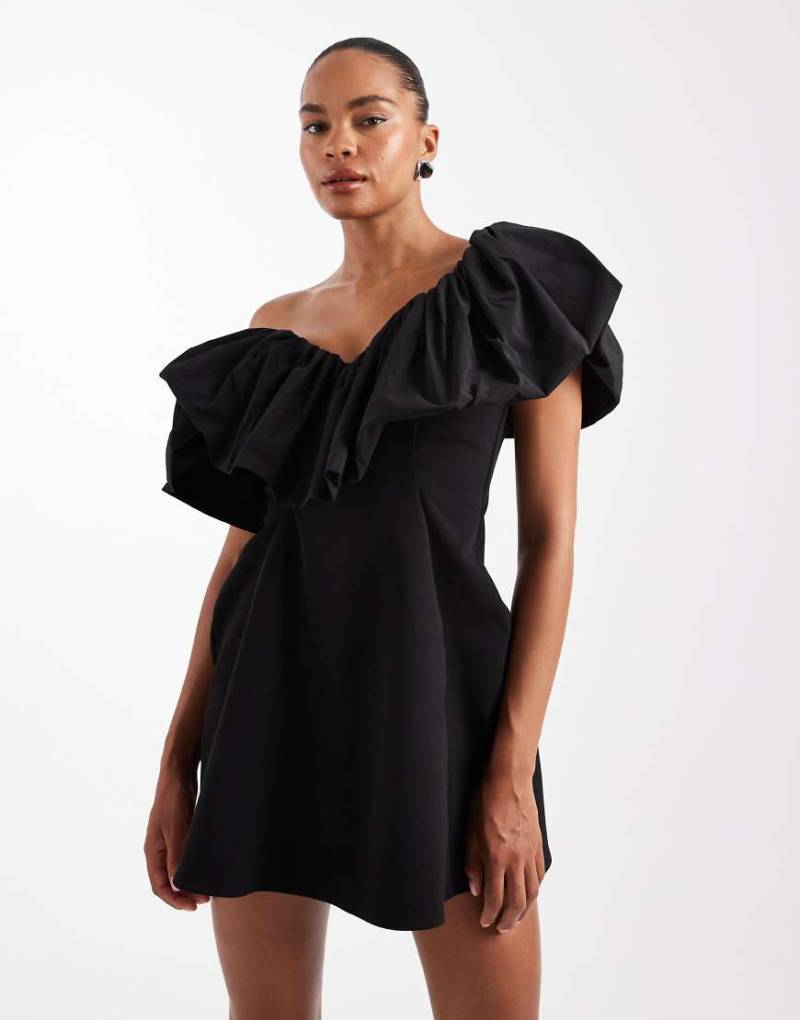 ASOS DESIGN - Strukturiertes One-Shoulder-Minikleid in Schwarz mit kontrastierendem Taft-Scrunch-Ausschnitt von ASOS DESIGN