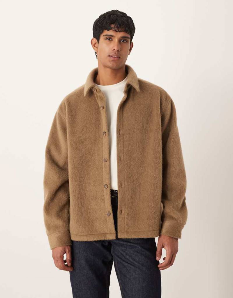 ASOS DESIGN - Strukturiertes Oversize-Hemd in Braun-Brown von ASOS DESIGN