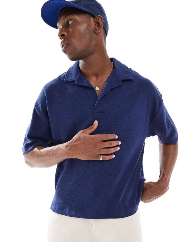 ASOS DESIGN - Strukturiertes Oversize-Poloshirt in Marineblau mit Reverskragen von ASOS DESIGN