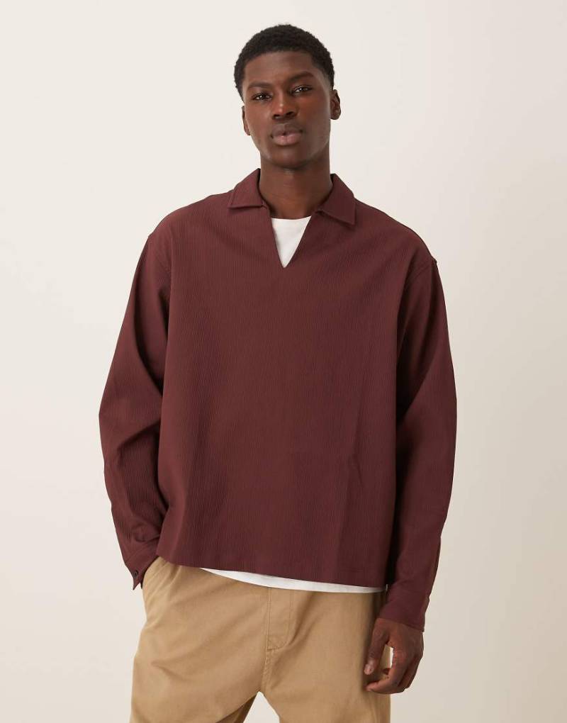 ASOS DESIGN - Strukturiertes Oversize-Schlupfhemd in Burgunderrot von ASOS DESIGN