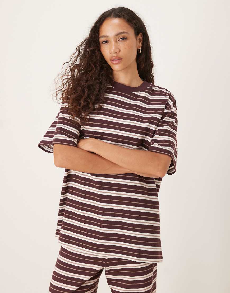 ASOS DESIGN - Strukturiertes Oversize-T-Shirt in Schokobraun mit Streifen-Bunt von ASOS DESIGN