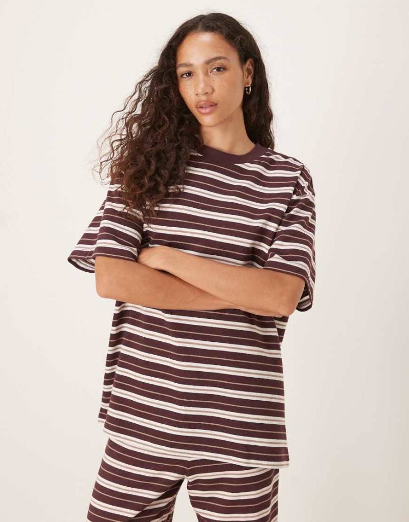 ASOS DESIGN - Strukturiertes Oversize-T-Shirt in Schokobraun mit Streifen-Bunt von ASOS DESIGN