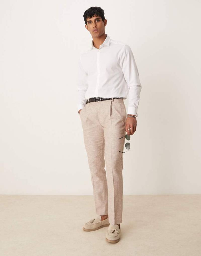 ASOS DESIGN - Strukturiertes, regulär geschnittenes Hemd in Weiß mit doppeltem Manschettendetail von ASOS DESIGN
