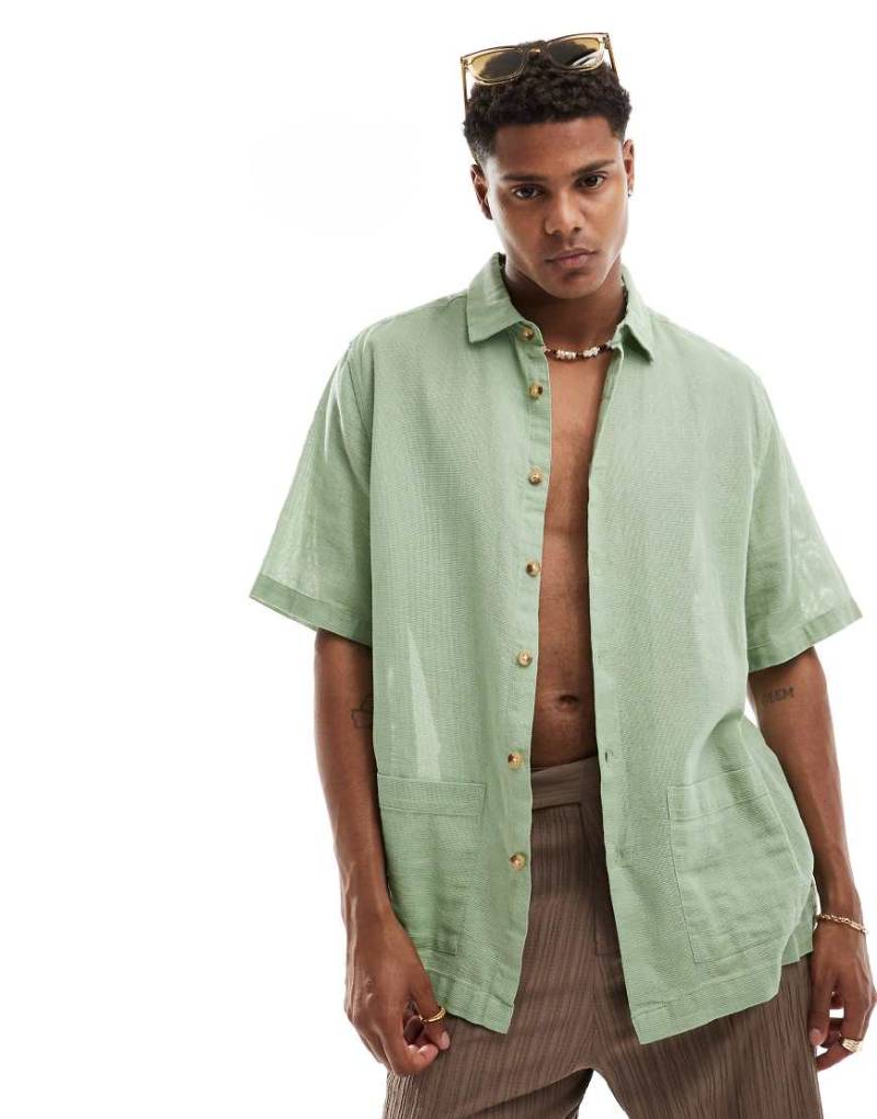 ASOS DESIGN - Strukturiertes Shirt in Salbeigrün mit lockerem Schnitt und aufgesetzten Taschen von ASOS DESIGN
