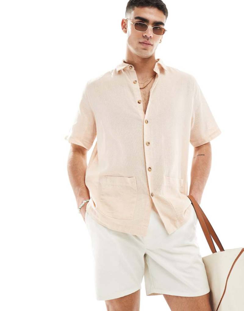 ASOS DESIGN - Strukturiertes Shirt mit lockerem Schnitt und aufgesetzten Taschen in Staubrosa von ASOS DESIGN