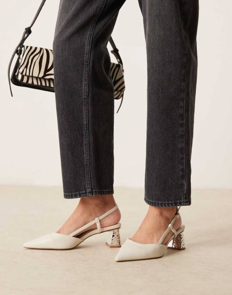 ASOS DESIGN - Stylishe Schuhe in Wollweiß mit Fersenriemchen und mittelhohem Absatz von ASOS DESIGN