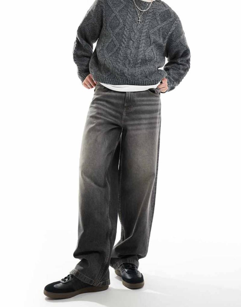 ASOS DESIGN - Super-Baggy-Jeans in Schwarz von ASOS DESIGN
