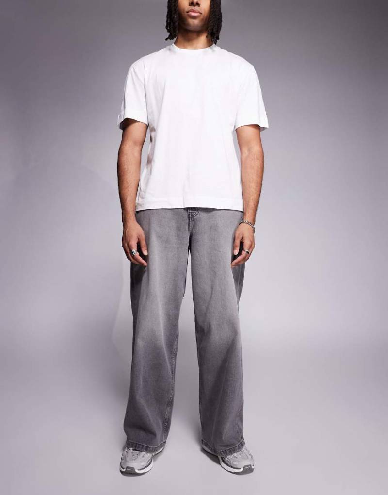 ASOS DESIGN - Super-Baggy-Jeans in grauer Waschung von ASOS DESIGN