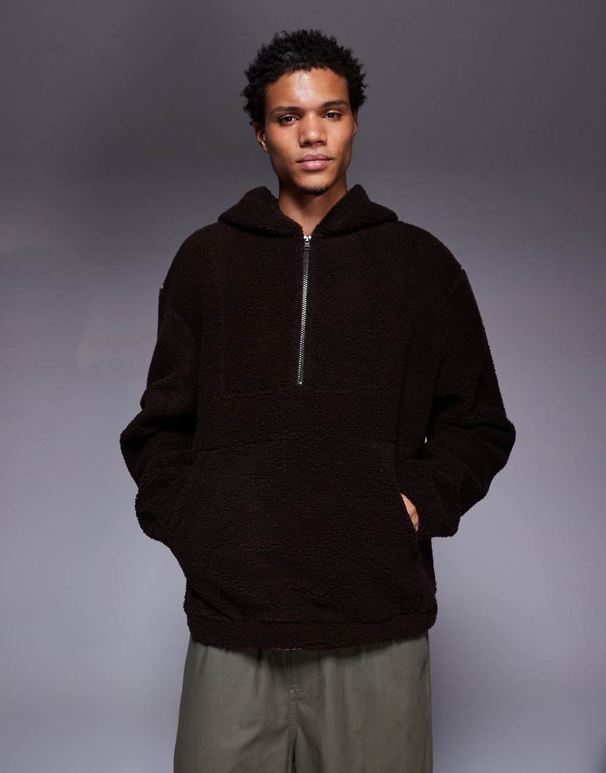 ASOS DESIGN - Super-Oversize-Kapuzenpullover aus Fleece in Braun mit Stehkragen und kurzem Reißverschluss-Brown ASOS DESIGN - Super-Oversize-Kapuzenpullover aus Fleece in Braun mit Stehkragen und kurzem Reißverschluss-Brown von ASOS DESIGN