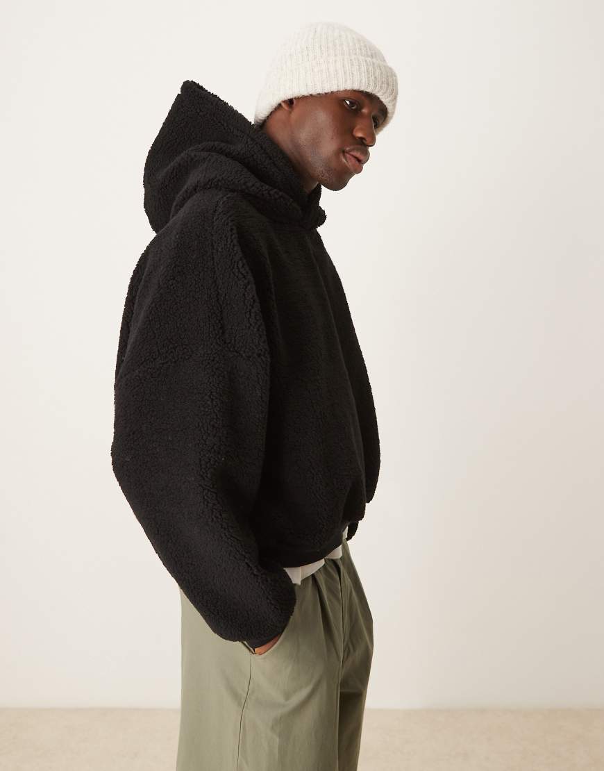 ASOS DESIGN - Super-Oversize-Kapuzenpullover aus Teddyfell in Schwarz mit kurzem Schnitt ASOS DESIGN - Super-Oversize-Kapuzenpullover aus Teddyfell in Schwarz mit kurzem Schnitt von ASOS DESIGN