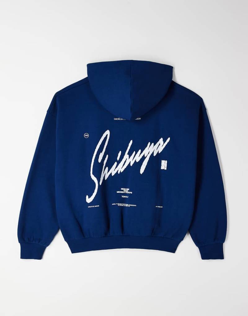 ASOS DESIGN - Super-Oversize-Kapuzenpullover in Blau mit Textprint auf Vorder- und Rückseite von ASOS DESIGN