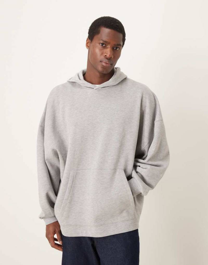ASOS DESIGN - Super-Oversize-Kapuzenpullover in meliertem Grau mit festem Saum von ASOS DESIGN