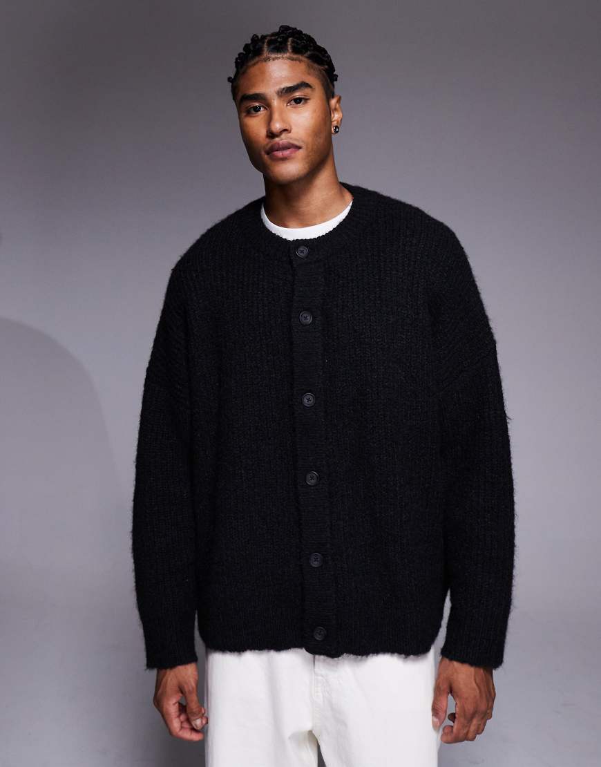 ASOS DESIGN - Super-Oversize-Strickjacke in Schwarz mit Rundhalsausschnitt ASOS DESIGN - Super-Oversize-Strickjacke in Schwarz mit Rundhalsausschnitt von ASOS DESIGN