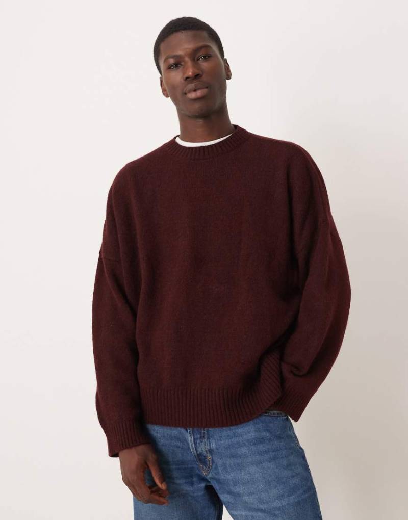 ASOS DESIGN - Super-Oversize-Strickpullover in Burgunderrot mit Rundhalsausschnitt und kastiger Passform von ASOS DESIGN