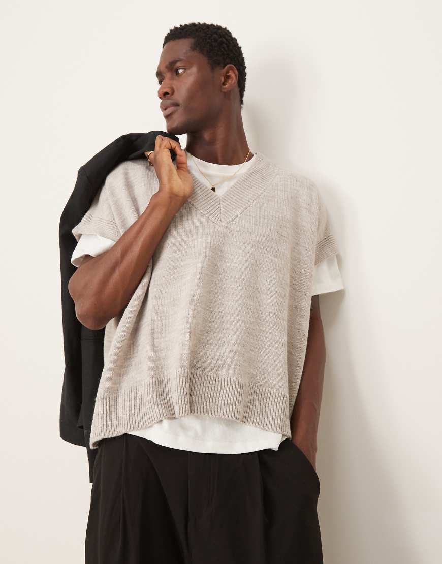 ASOS DESIGN - Super-Oversize-Strickpullunder in Beige mit kurzem Schnitt-Neutral von ASOS DESIGN