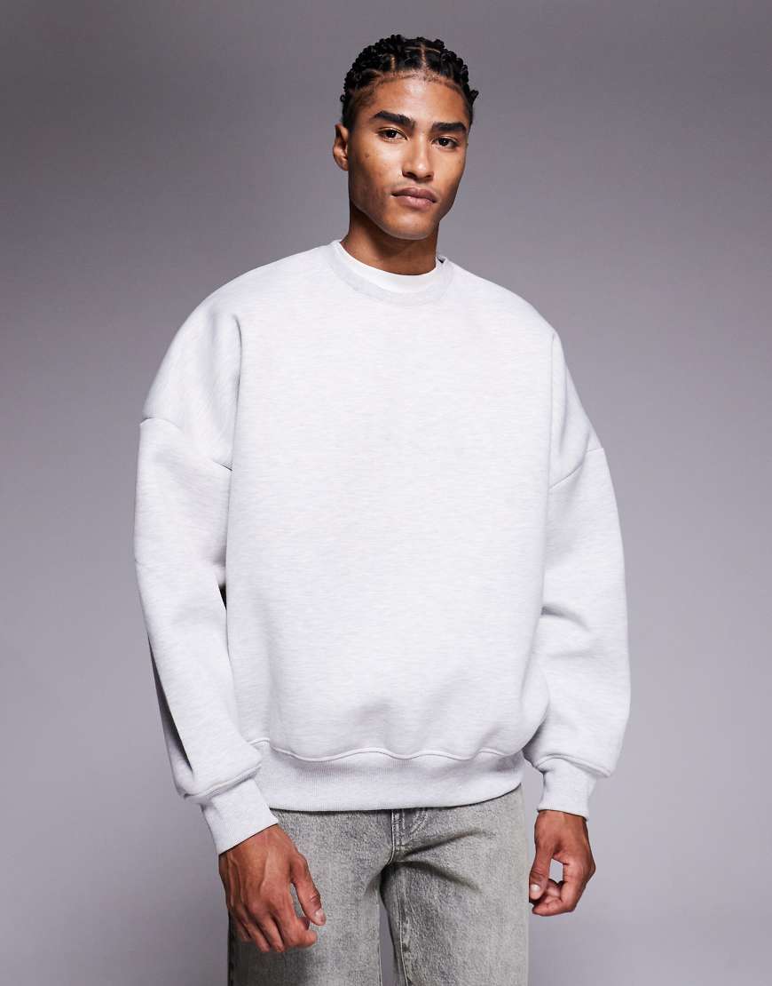 ASOS DESIGN - Super-Oversize-Sweatshirt aus neoprenartigem Stoff in meliertem Weiß-Grau von ASOS DESIGN