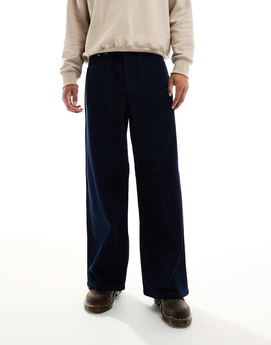 ASOS DESIGN - Superbaggy Cordhose in Marineblau ASOS DESIGN - Superbaggy Cordhose in Marineblau von ASOS DESIGN