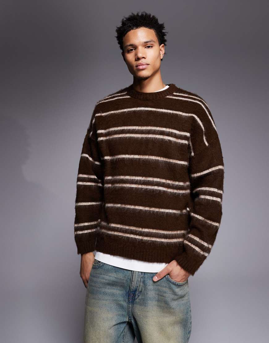 ASOS DESIGN - Superflauschiger Oversize-Strickpullover in Schwarz mit Streifen in Braun und Ecru-Brown von ASOS DESIGN