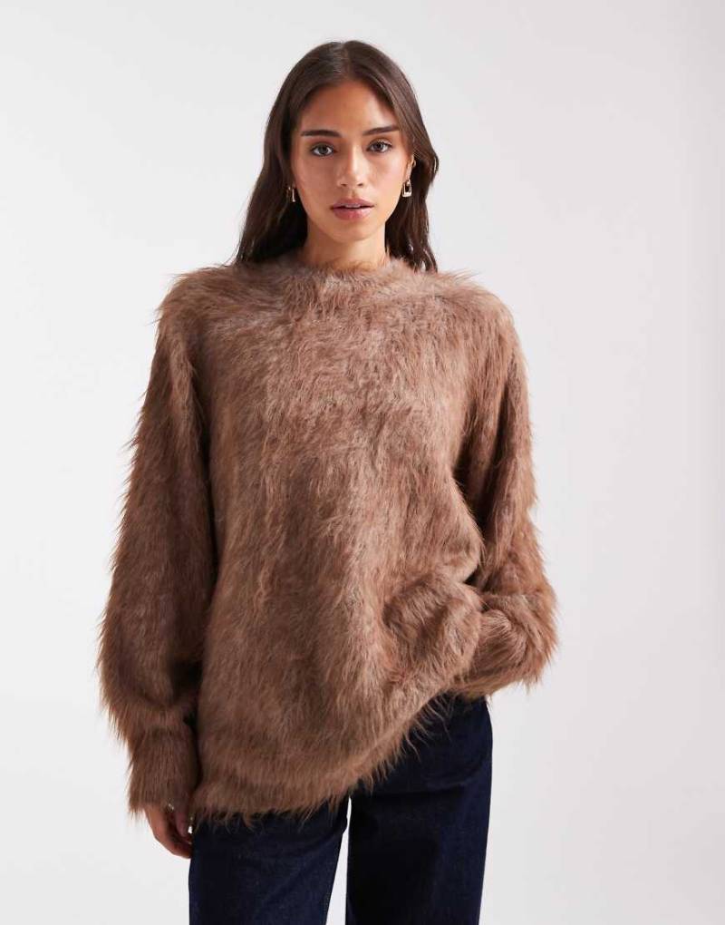 ASOS DESIGN - Superflauschiger Strickpullover in Taupe mit Rundhalsausschnitt-Lila von ASOS DESIGN